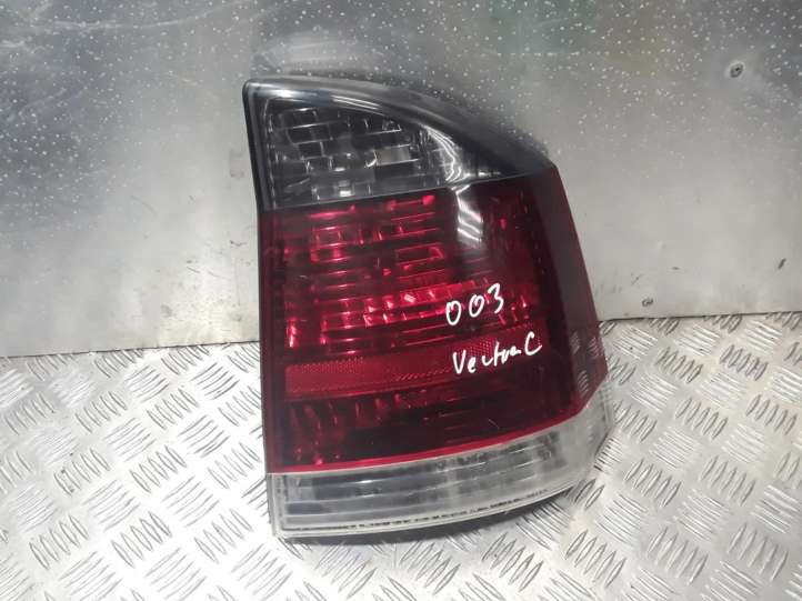 Opel Vectra (2005 - 2009)  13130646 Задний фонарь в кузове