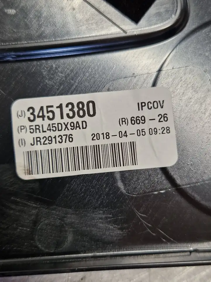 Chrysler Pacifica (2016 - ) 5RL45DX9AD Воздушная решетка панели — фото 3