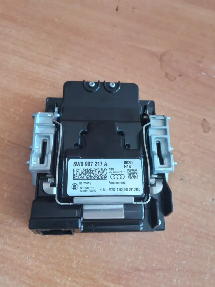 Audi A4 S4 B9 (2015 - 2019) 8W0907217A Камера в лобовом стекле — фото 1