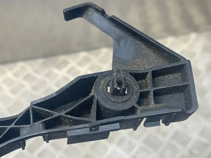 Toyota Prius (XW20) (2003 - 2009) 5211547010 Кронштейн переднего бампера — фото 3