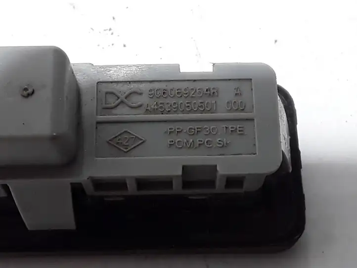 Renault Captur II (2020 - ) 906069264R Кнопка закрытия крышки багажника — фото 3