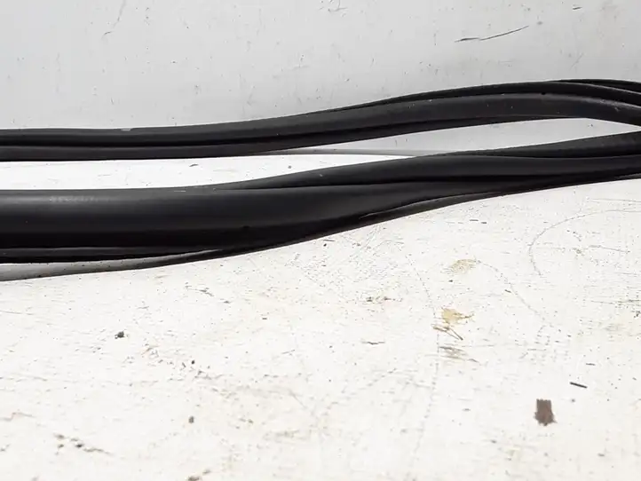 Volvo XC60 (2017 - )  32229253 Уплотнительная резина передней двери (на кузове)