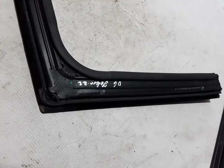 Dacia Jogger (2022 - )  823308377R Уплотнительная резина на задних дверях