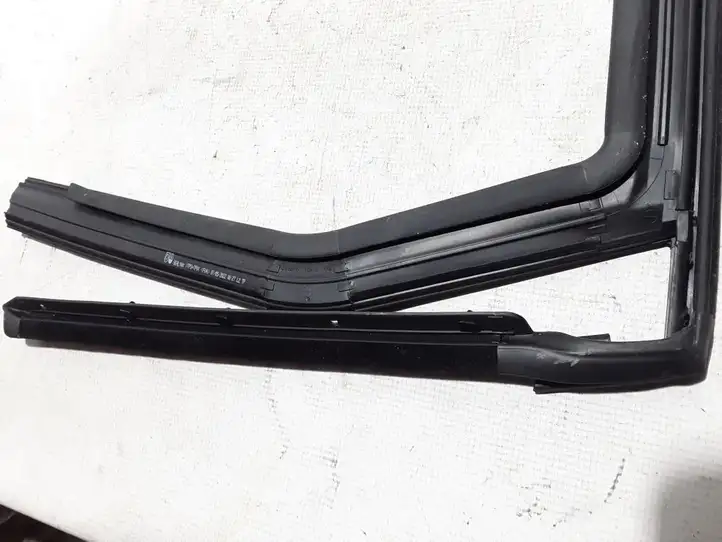 Dacia Jogger (2022 - )  823308377R Уплотнительная резина на задних дверях