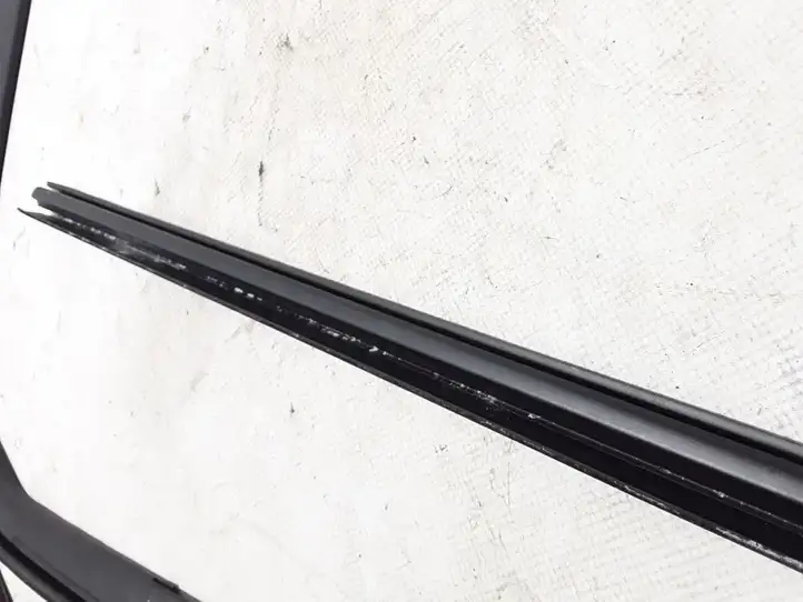 Dacia Jogger (2022 - )  823308377R Уплотнительная резина на задних дверях