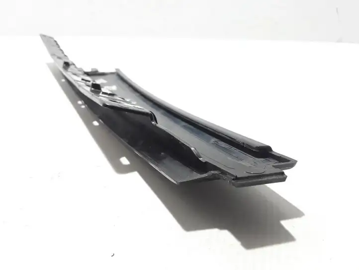 Land Rover Range Rover Evoque (2011 - 2015)  BJ3220555AD Отделка стекла передней двери