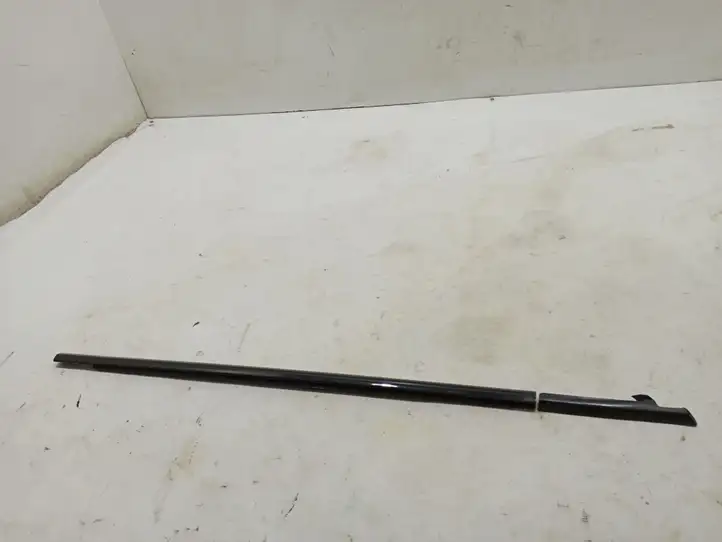 Land Rover Range Rover Evoque (2011 - 2015)  LR048551 Отделка стекла передней двери