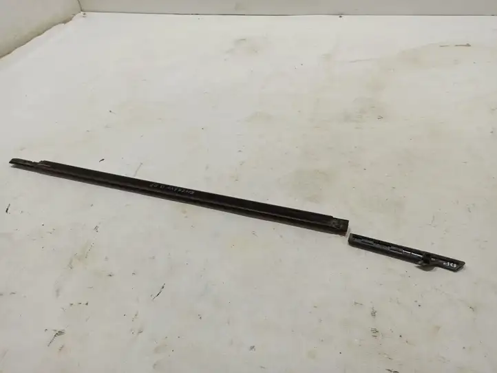 Land Rover Range Rover Evoque (2011 - 2015)  LR048551 Отделка стекла передней двери