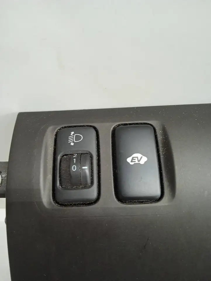 Toyota Prius (XW20) (2003 - 2009) 5504547050 Нижняя отделка панели приборов — фото 2