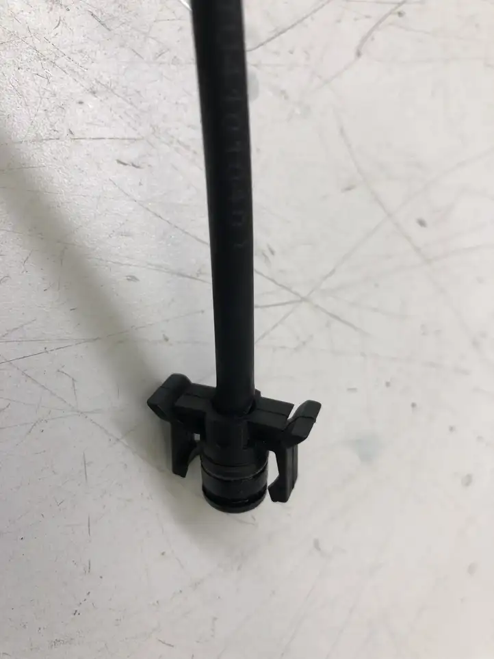 Peugeot 208 (2012 - 2015)   Другая деталь отсека двигателя