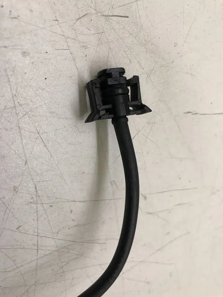 Peugeot 208 (2012 - 2015)   Другая деталь отсека двигателя