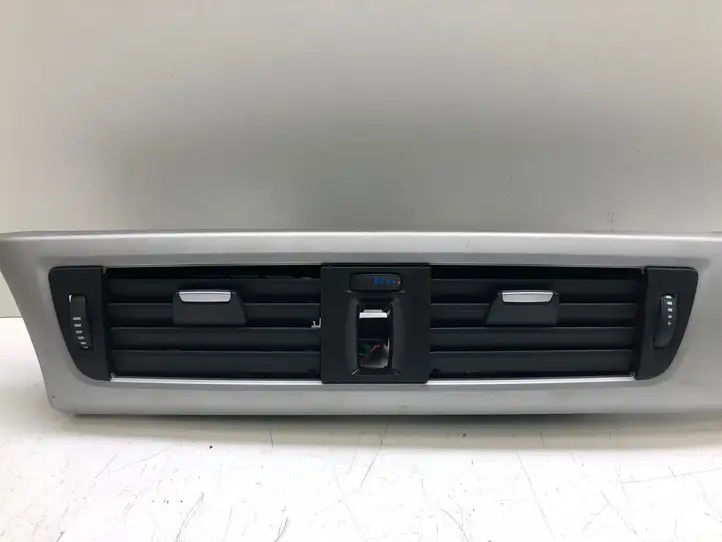 BMW 3 F30 F35 F31 (2012 - 2018) Центральный воздушный дефлектор — фото 2