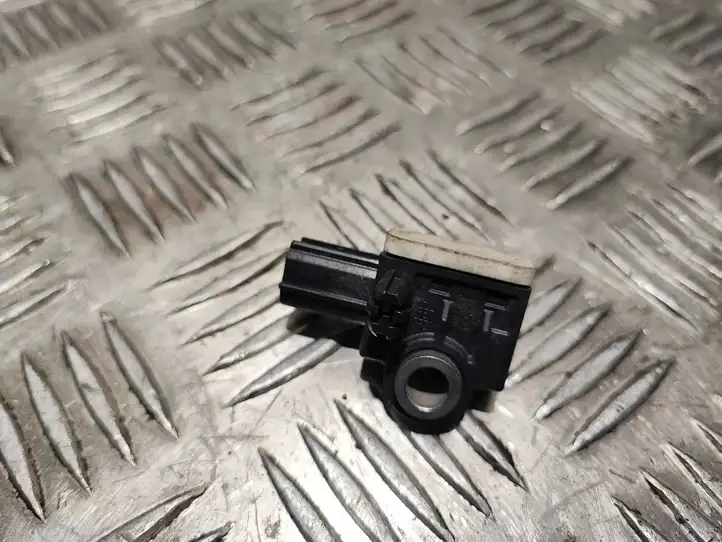 Volvo S60 (2010 - 2013)  31334336 Датчик удара надувных подушек