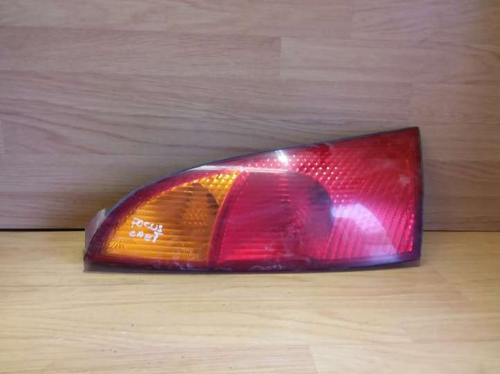 Ford Focus (1998 - 2004)  1M5113405AB Задний фонарь в кузове