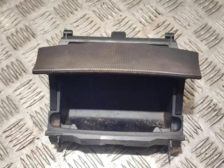 Mercedes-Benz C W205 (2014 - 2021) A2036800852 Передняя пепельница — фото 1