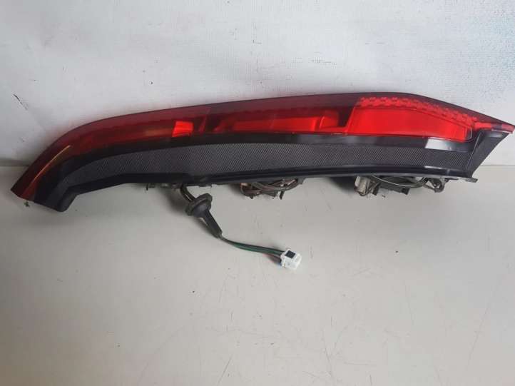 Nissan X-Trail T30 (2001 - 2007)   Задний фонарь в кузове