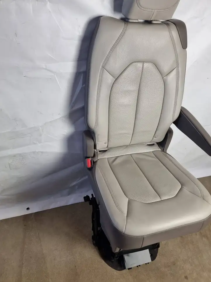 Chrysler Pacifica (2016 - ) Второй ряд сидений — фото 2