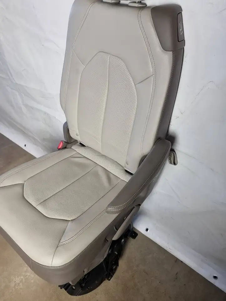 Chrysler Pacifica (2016 - ) Второй ряд сидений — фото 3