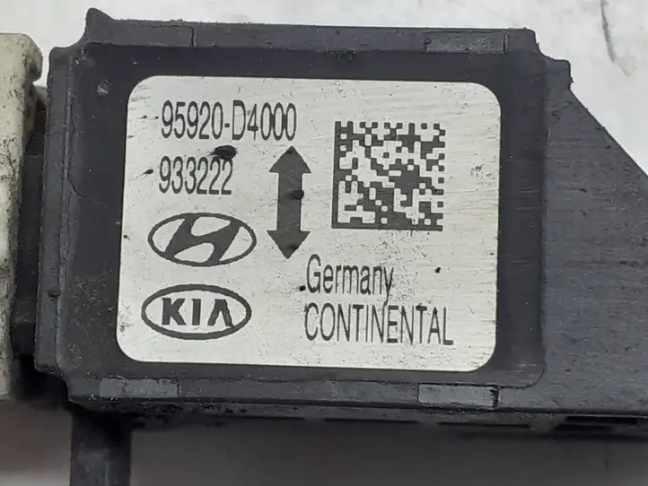 Kia Optima (2015 - 2018)  95920D4000 Датчик удара надувных подушек
