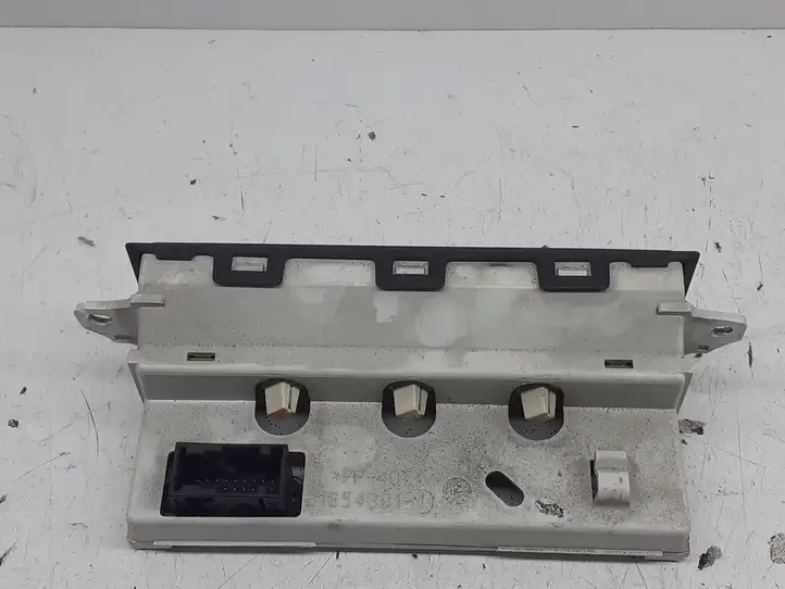 Citroen Xsara (1997 - 2006)  9643823677 Экран/ дисплей / маленький экран