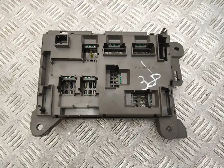 BMW X6 E71 (2008 - 2014) 70492621 Блок монтирования реле — фото 3