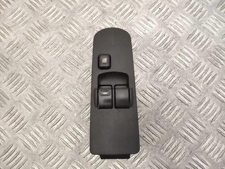 Mitsubishi Colt (2008 - 2012) 8608A179 Кнопка стеклоподъемников — фото 1