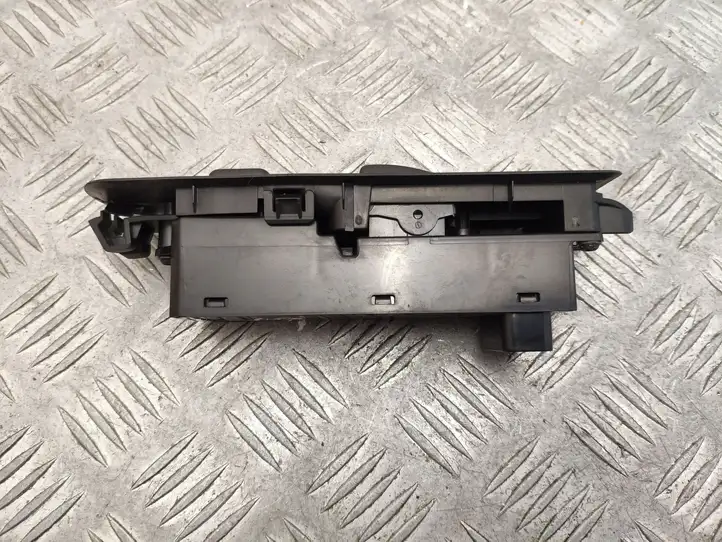 Mitsubishi Colt (2008 - 2012) 8608A179 Кнопка стеклоподъемников — фото 2