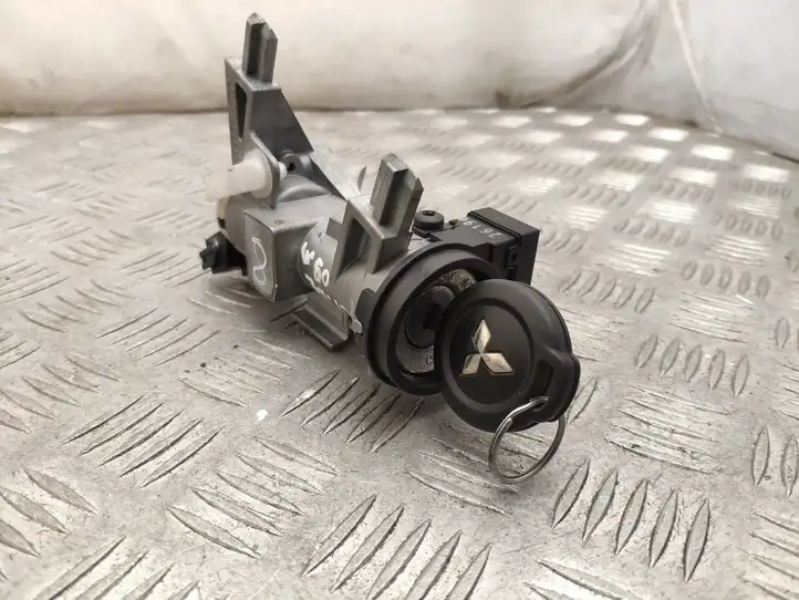 Mitsubishi Colt (2008 - 2012)  MR857813 Замок зажигания