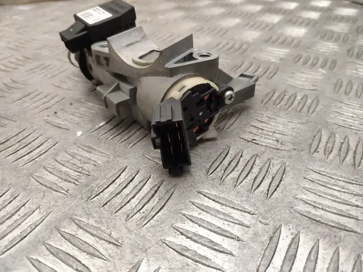 Mitsubishi Colt (2008 - 2012)  MR857813 Замок зажигания