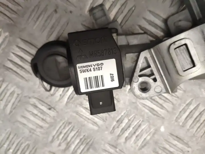 Mitsubishi Colt (2008 - 2012)  MR857813 Замок зажигания