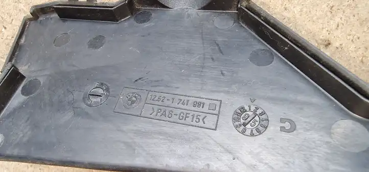 BMW 5 E60 E61 (2004 - 2010)  12521741981 Другая деталь отсека двигателя