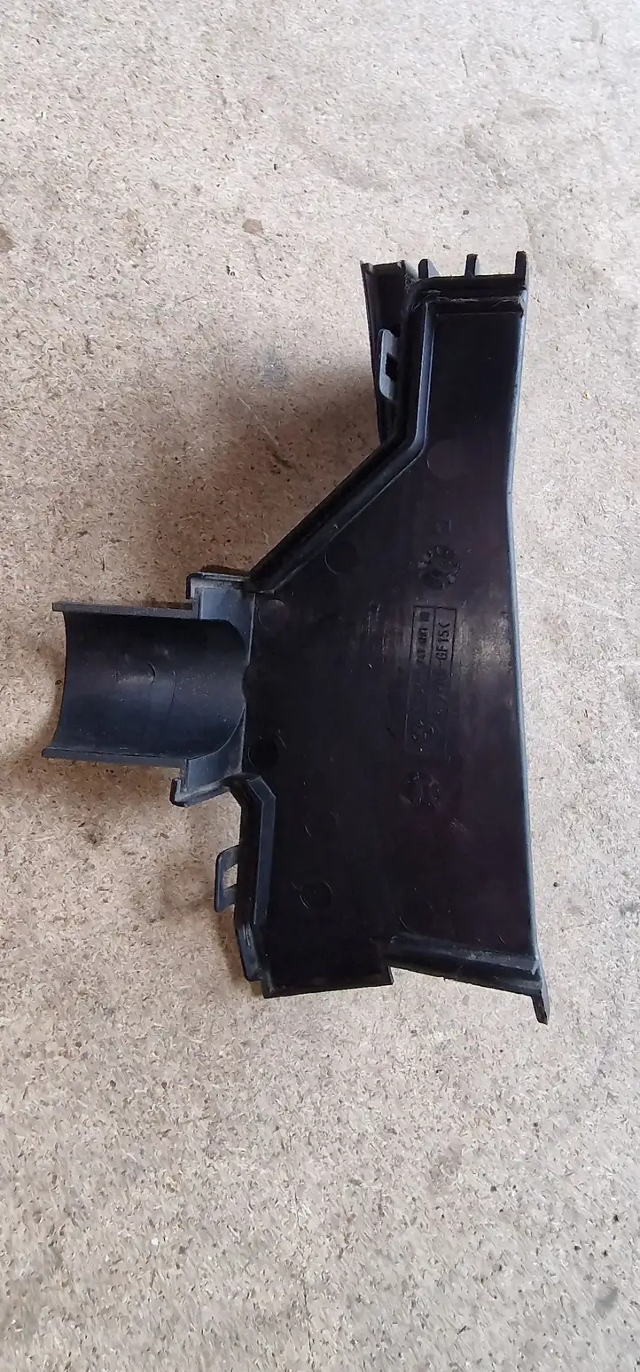 BMW 5 E60 E61 (2004 - 2010)  12521741981 Другая деталь отсека двигателя