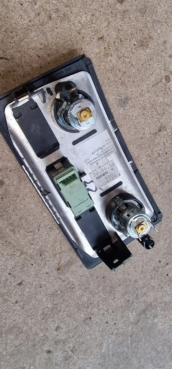 BMW 5 E60 E61 (2004 - 2010) 6951150 Накладка заднего прикуривателя — фото 2
