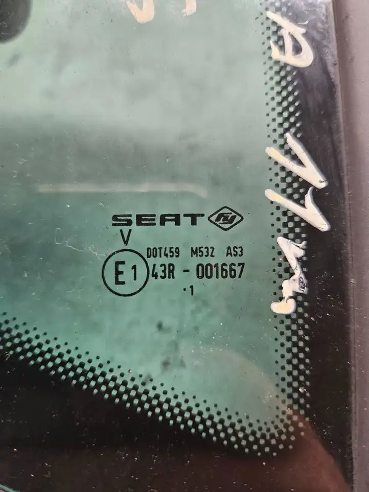 Seat Ibiza IV (6J,6P) (2008 - 2017) 43R001667 Заднее боковое стекло — фото 3
