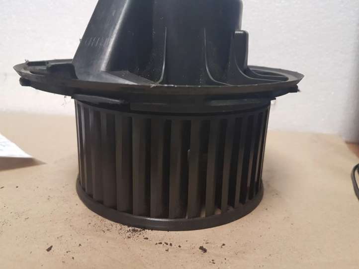 Audi A4 (2004 - 2009)  42007964E Вентилятор печки