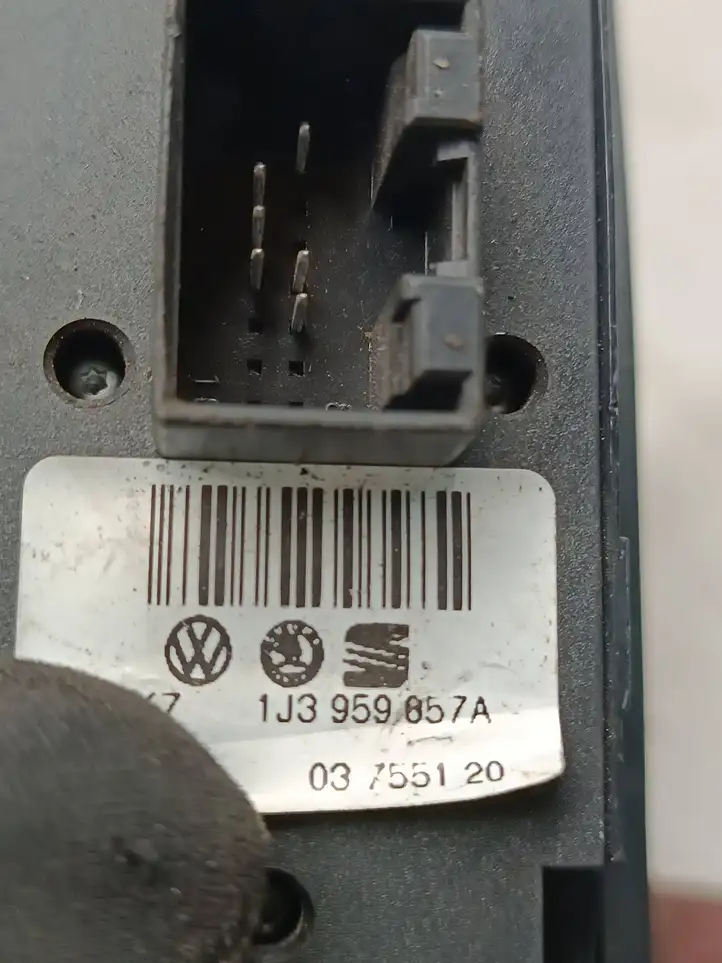 Skoda Fabia Mk1 (6Y) (1999 - 2007) 1J3959857A Блок кнопок стеклоподъемников — фото 3