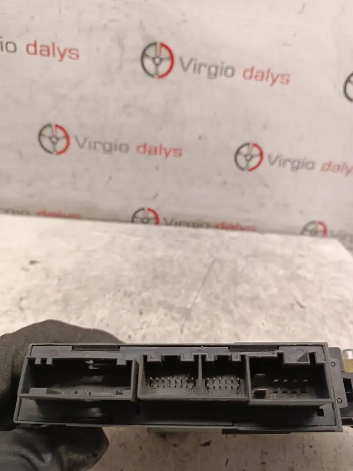 Audi A4 (2004 - 2009)  8E0959802E Механизм подъема окон задней двери