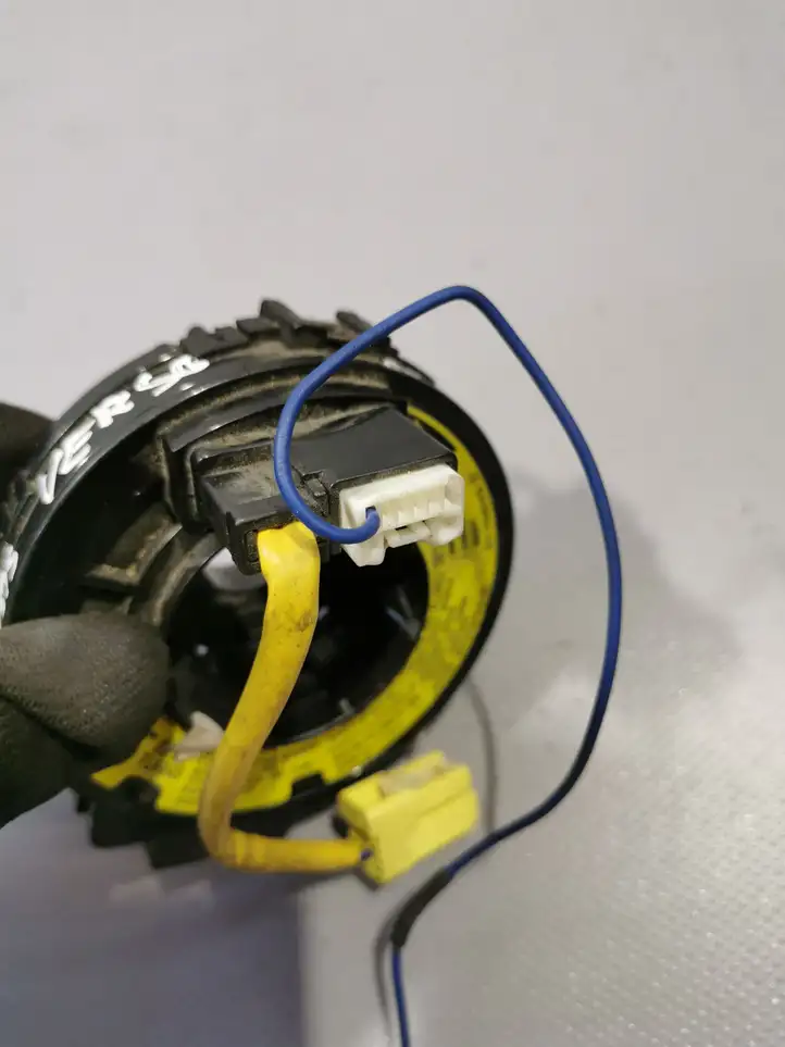 Toyota Avensis Verso (2004 - 2009)   Полоса надувных подушек (кольцо srs)