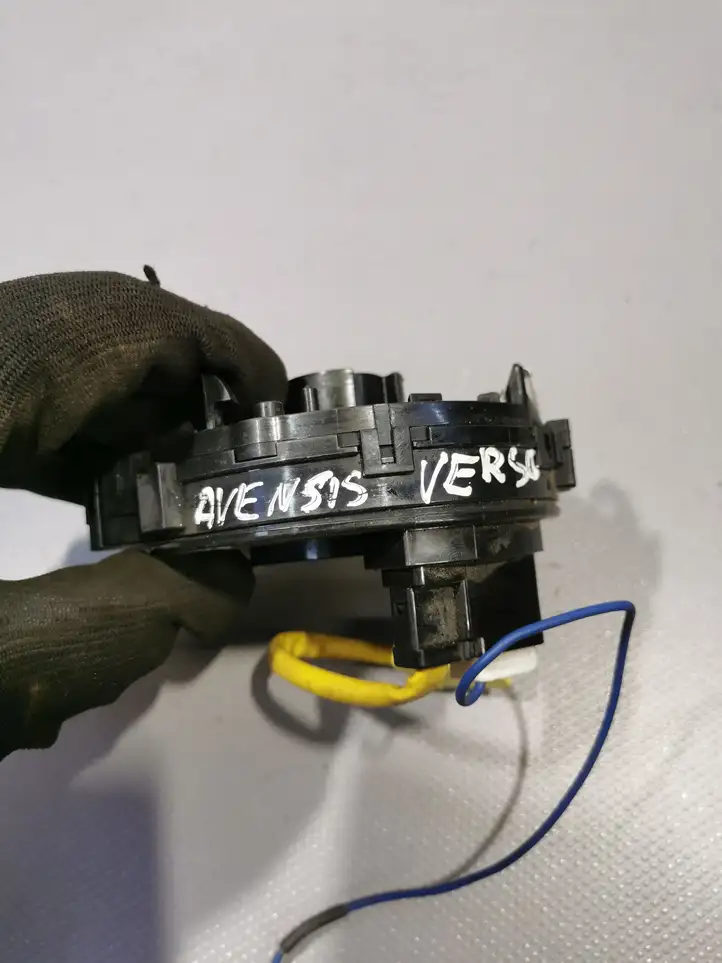 Toyota Avensis Verso (2004 - 2009)   Полоса надувных подушек (кольцо srs)