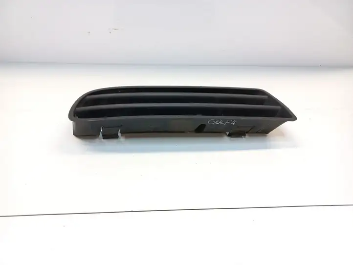 Volkswagen Golf IV (1998 - 2005) 1J0853665B Нижняя решетка переднего бампера — фото 2