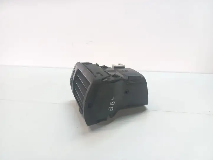 Volkswagen PASSAT B5.5 (2001 - 2005) 3B0819704 Боковой воздушный дефлектор — фото 1