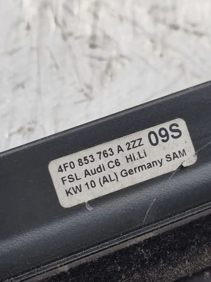 Audi A6 S6 C6 4F (2004 - 2008) 4F0853763A Накладка стекла задней двери — фото 2