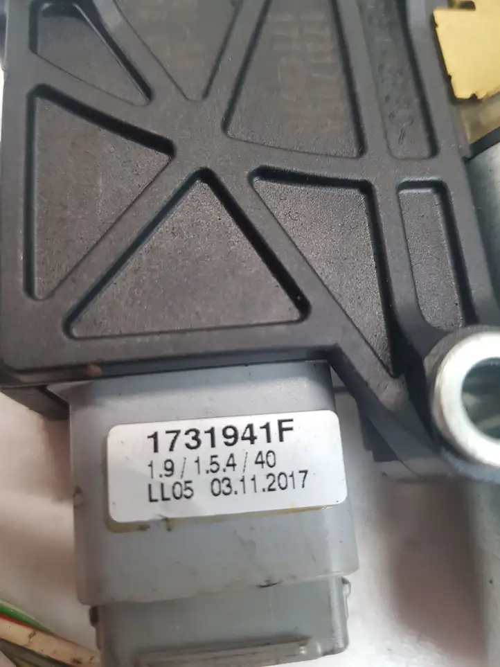 Land Rover Discovery Sport (2014 - 2019)   Двигатель привода люка-крыши