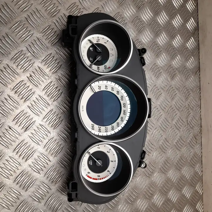 Mercedes-Benz E W212 (2009 - 2016)  A2129000825 Спидометр (приборный щиток)