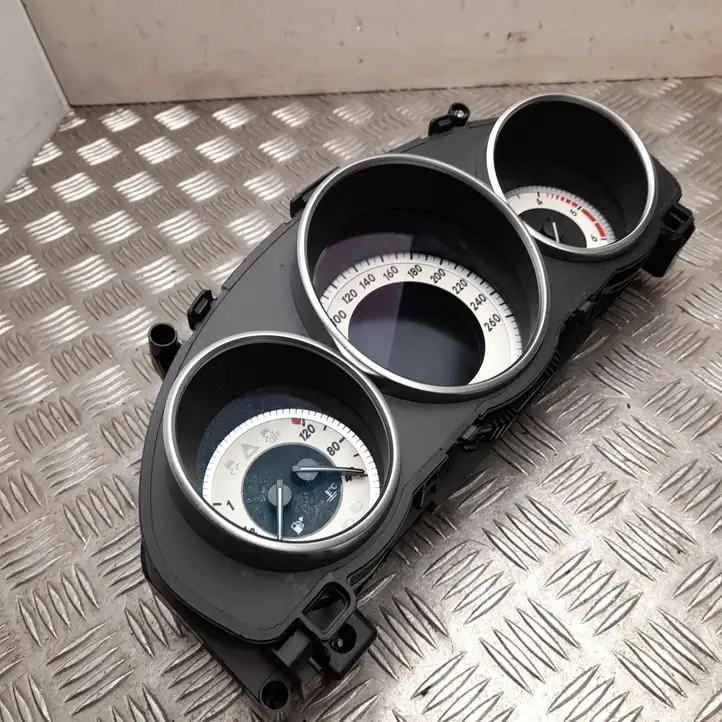 Mercedes-Benz E W212 (2009 - 2016)  A2129000825 Спидометр (приборный щиток)