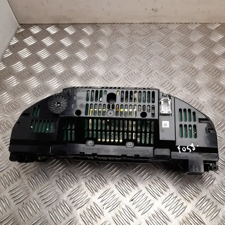 Mercedes-Benz E W212 (2009 - 2016)  A2129000825 Спидометр (приборный щиток)