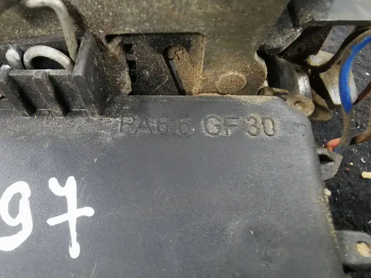Volkswagen PASSAT B5 (1997 - 2000) PA66GF30 Замок передней двери — фото 2