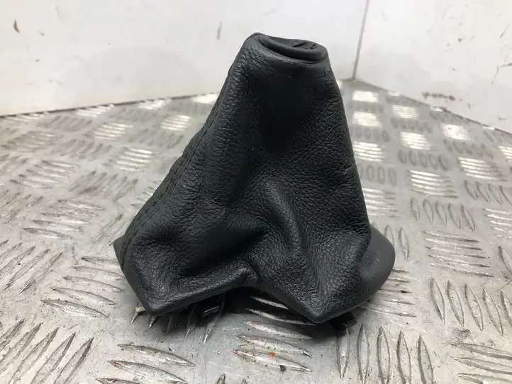 BMW 5 E60 E61 (2004 - 2010)  7522370 Отделка рычага переключения передач (кожа, головка)