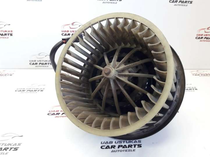 Audi 80 (1986 - 1991)  3136612045 Вентилятор печки