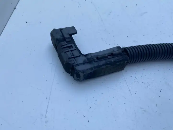 Toyota Avensis T250 (2006 - 2009) 8282320090 Плюсовой провод аккумулятора — фото 3